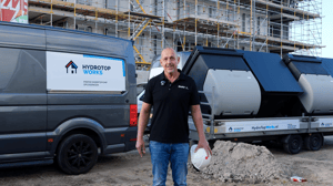 Jacques van DHPS licht de HydroTop in Waterrijk Oosthuizen toe, still uit de projectvideo